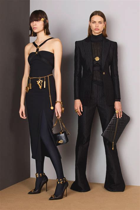 birgit kos versace 2018|BIRGIT KOS FOR VERSACE PRE FALL 2018 .